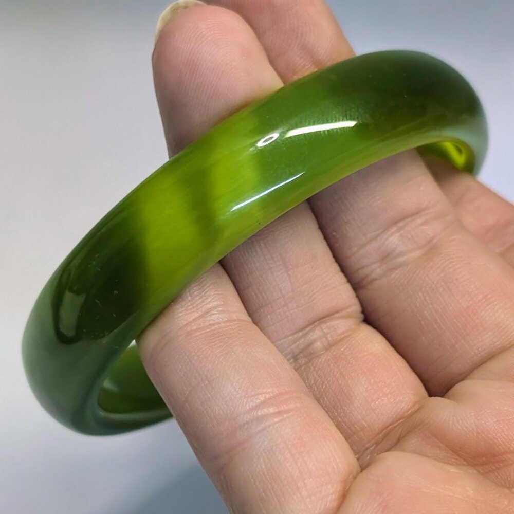 vintage SMALL green agate bracelet, approximately 56 mm, excellent condition